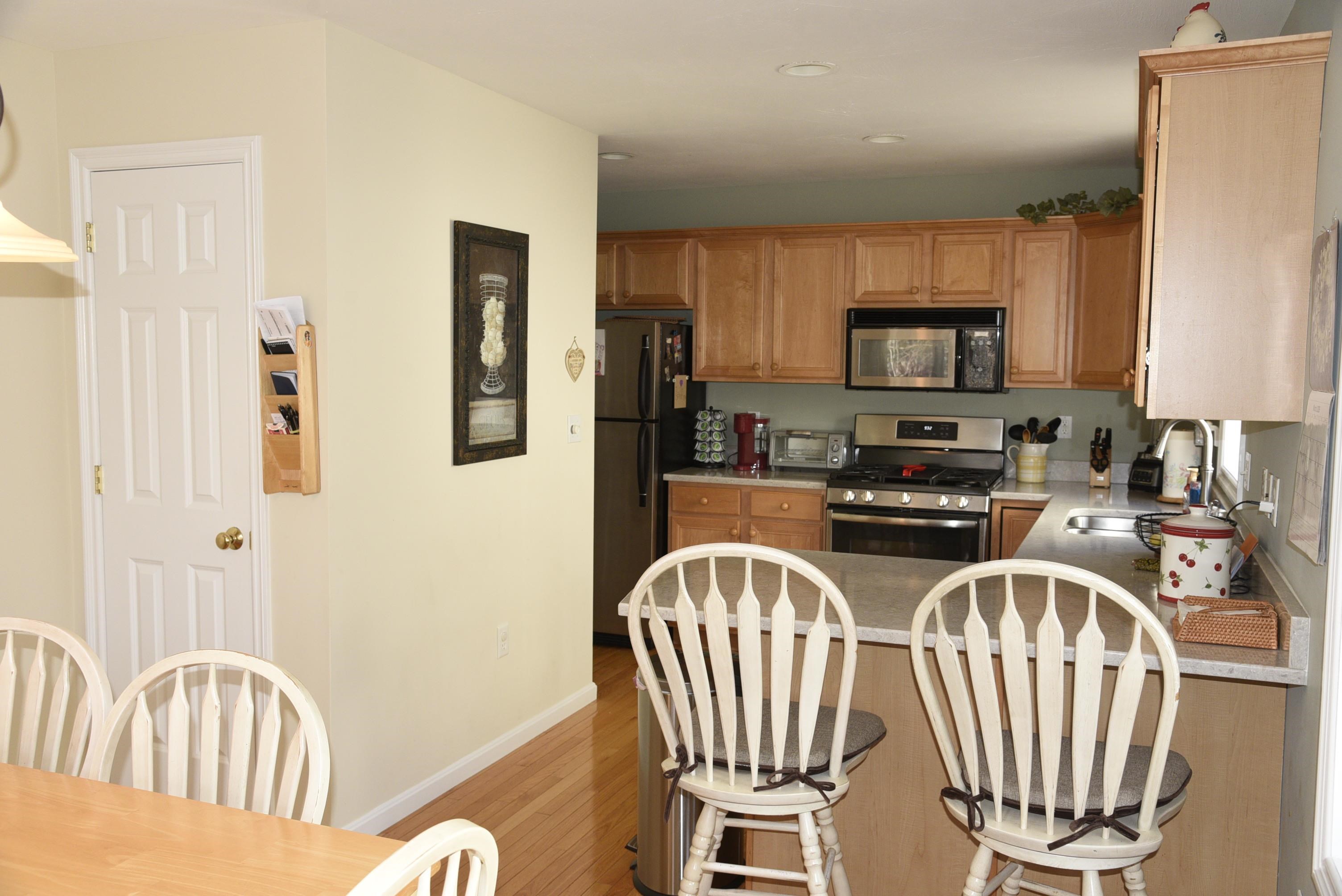 11 Royal Lane Raymond, NH 03077 - Photo 4 of 30