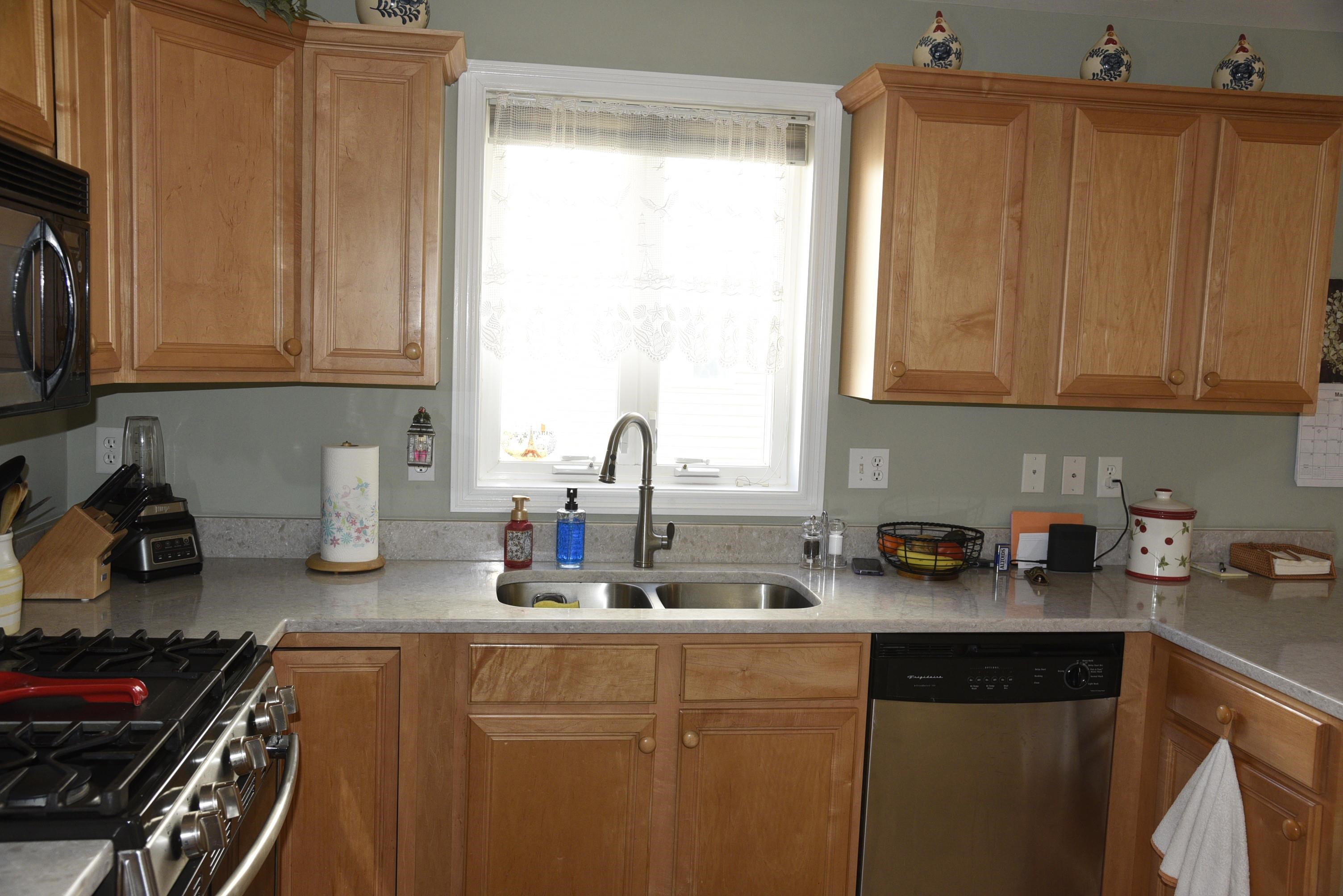 11 Royal Lane Raymond, NH 03077 - Photo 5 of 30