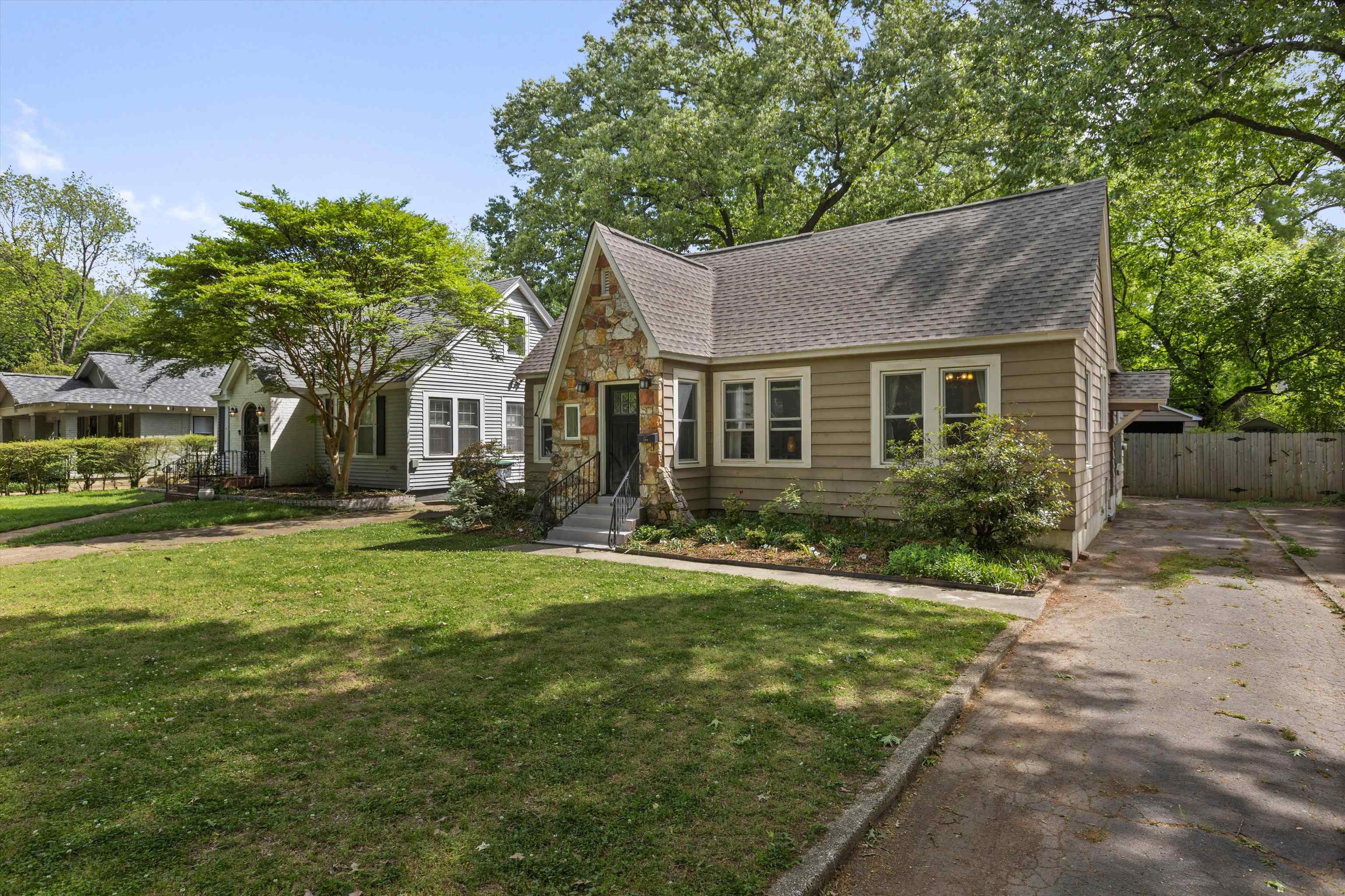 564 Alexander Street Memphis, TN 38111 - Photo 2 of 30 a front view of a house with a yard