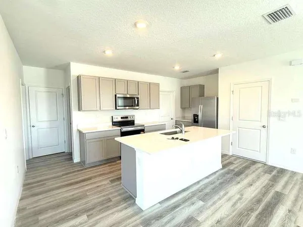 $3,200 | 32893 Osprey Peak Way, San Antonio, FL 33576