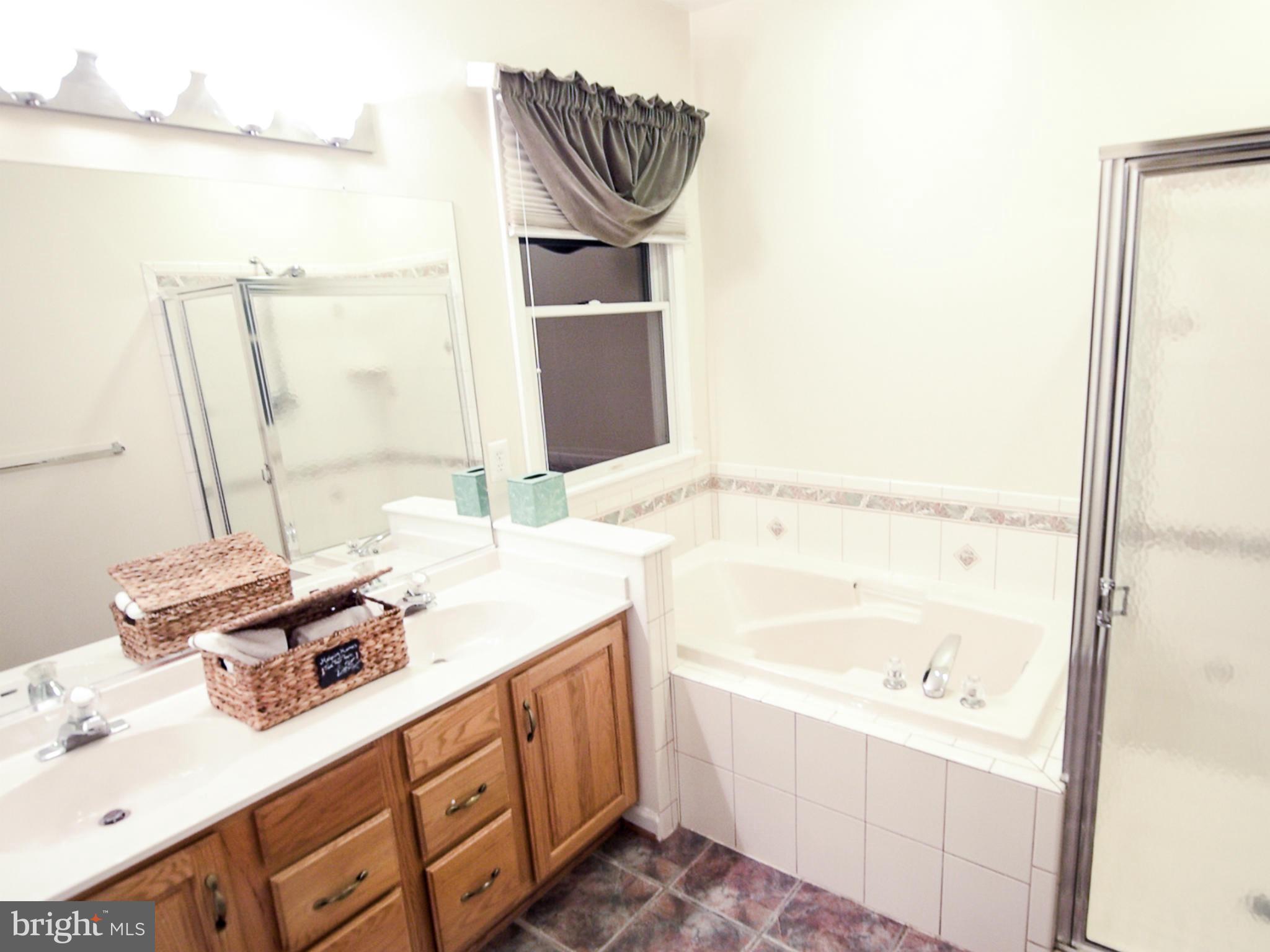 7735 Water Oak Point Road Pasadena, MD 21122 - Photo 25 of 30 Bath (Master)