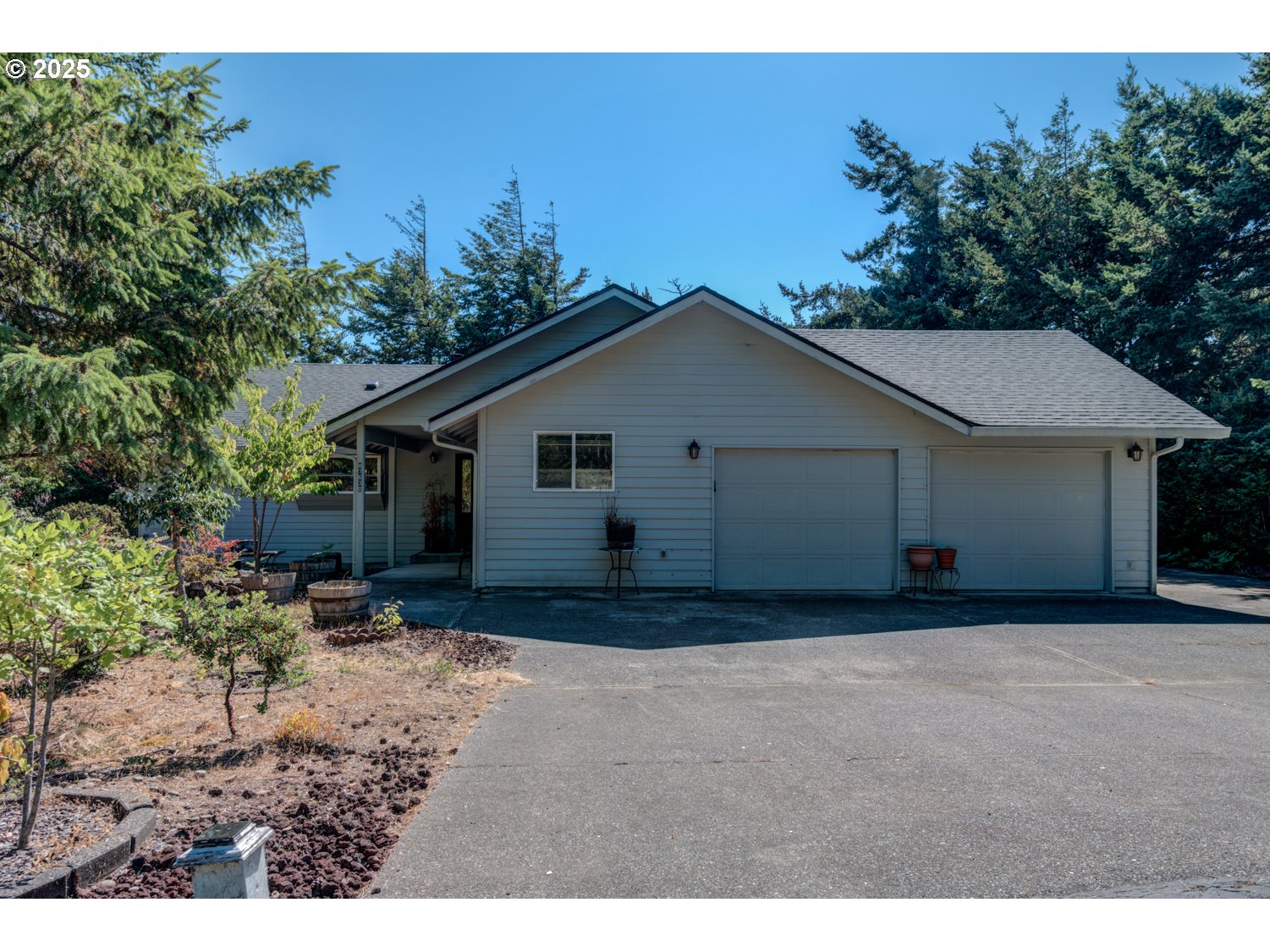 87630 Woodmere East Florence, OR 97439 - Photo 2 of 25 a house with trees in the background