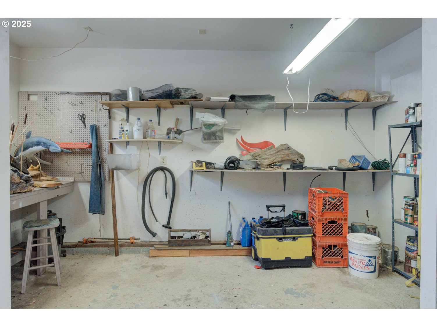 87630 Woodmere East Florence, OR 97439 - Photo 3 of 25 a cabinet with of a mirror and a sink