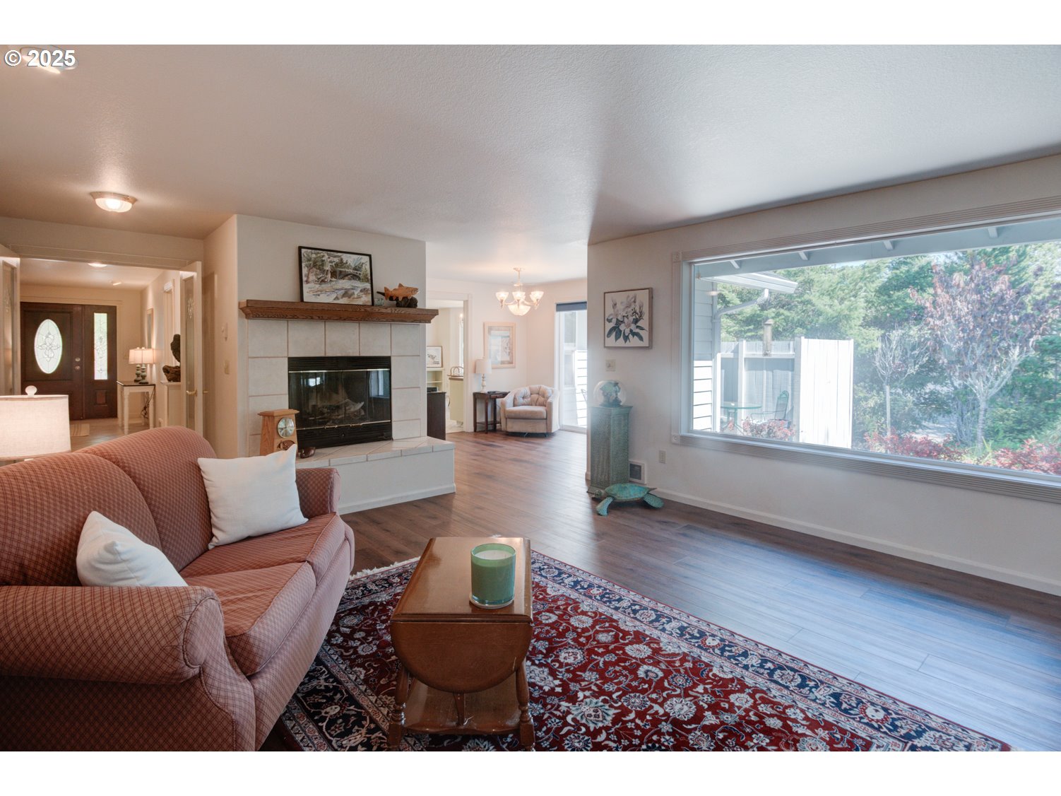 87630 Woodmere East Florence, OR 97439 - Photo 6 of 25 a living room with furniture and a fireplace