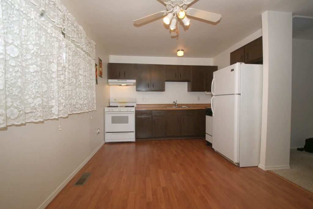 616 Oxford Road Valparaiso, IN 46385 - Photo 2 of 30 Gallery Image 2