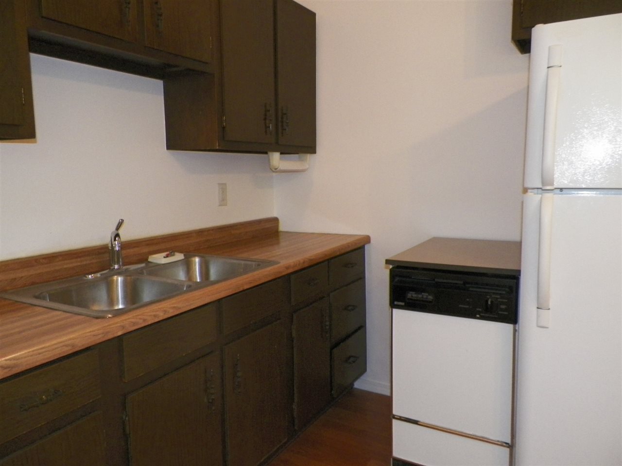 616 Oxford Road Valparaiso, IN 46385 - Photo 3 of 30 Gallery Image 3