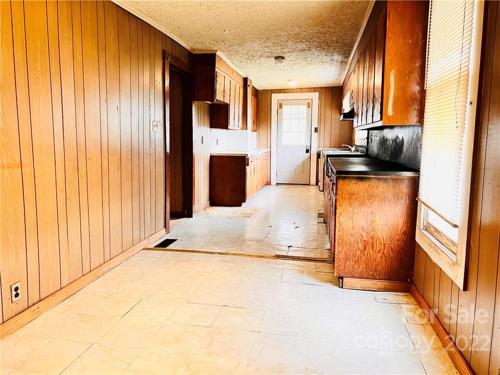 4080 Piney Road Morganton, NC 28655 - Photo 11 of 26 a view of kitchen and window