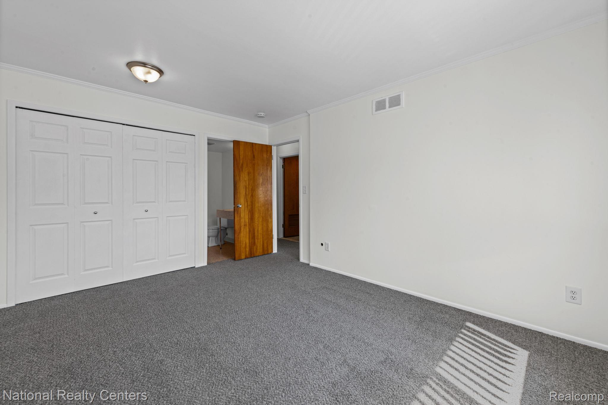 29546 Hoover Road Warren, MI 48093 - Photo 16 of 29 21-web-or-mls-29546-hoover-rd.jpg