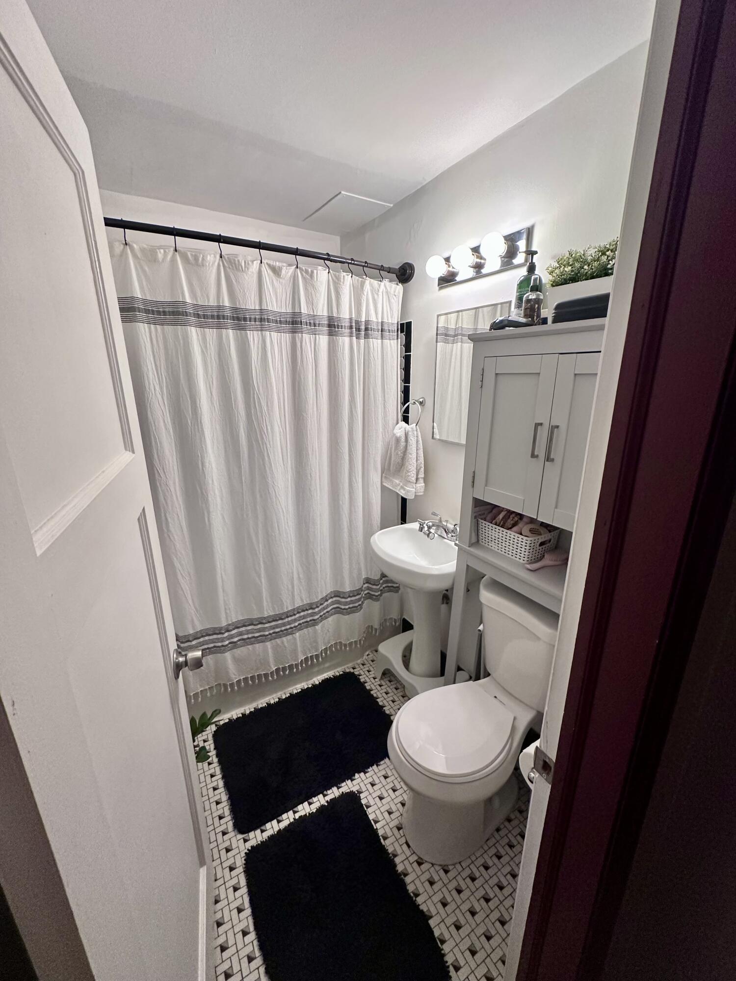 3924 South 2nd Street Milwaukee, WI 53207 - Photo 9 of 18 Lwr Bath