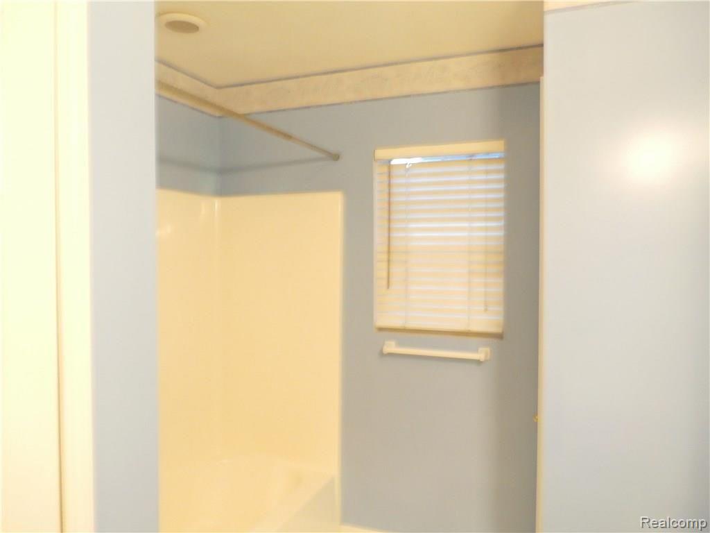 18230 West Eleven Mile Road Lathrup Village, MI 48076 - Photo 6 of 11