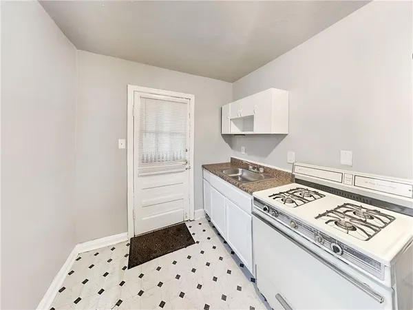 $749 | 946 Ira Street Southwest, Atlanta, GA 30310