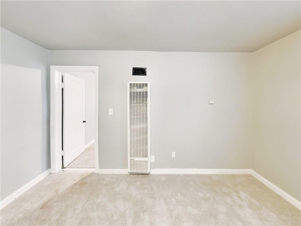 946 Ira Street Southwest Atlanta, GA 30310 - Photo 7 of 11 a view of an empty room