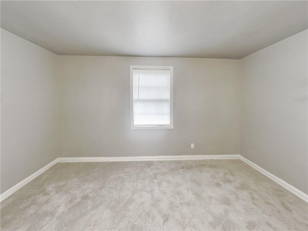 946 Ira Street Southwest Atlanta, GA 30310 - Photo 8 of 11 a view of room with window