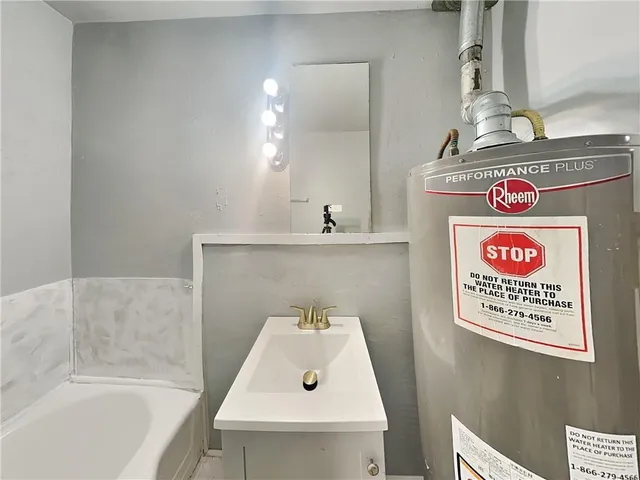 $900 | 946 Ira Street Southwest, Atlanta, GA 30310