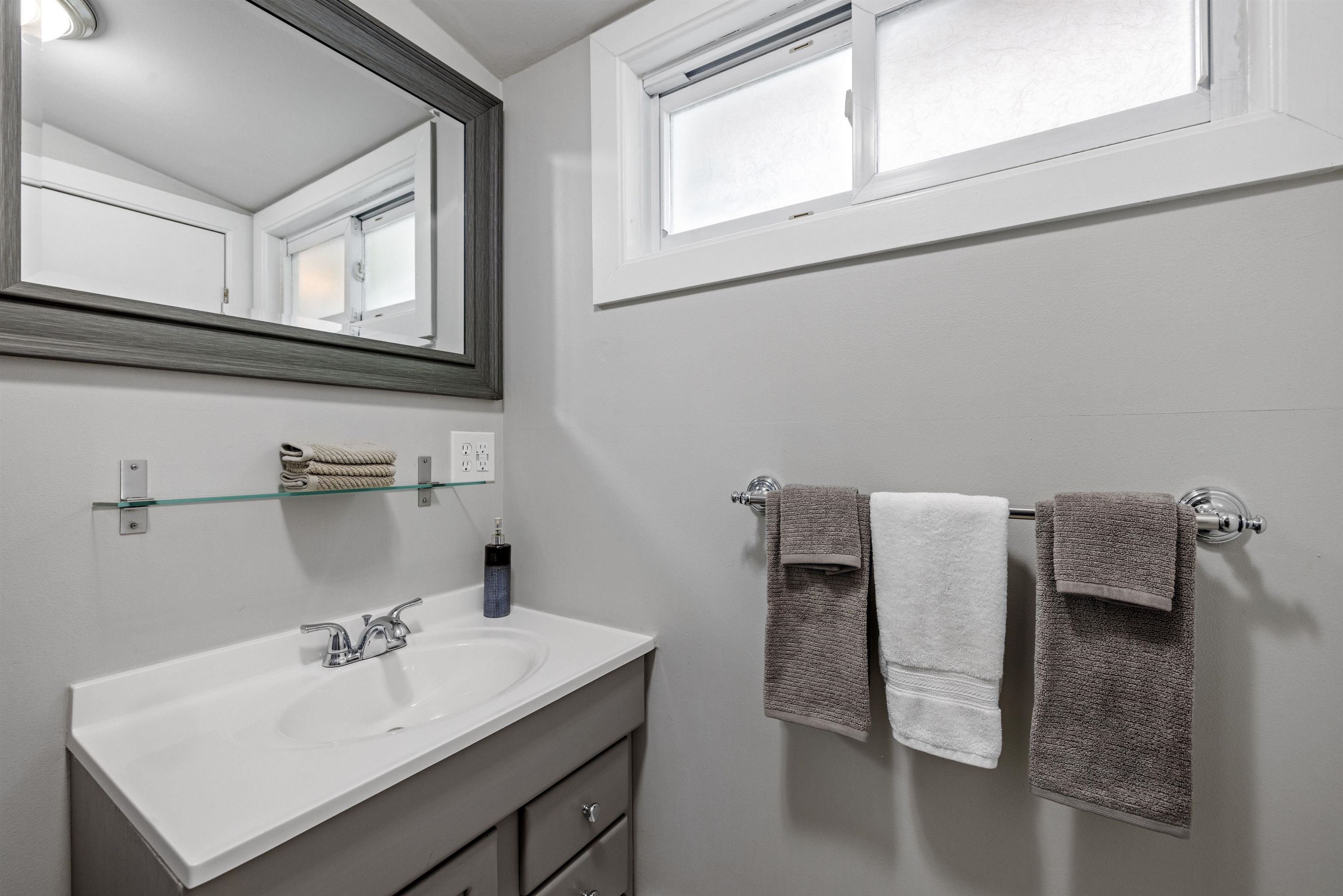 792 Grove Street, Unit 4 Manchester, NH 03103 - Photo 3 of 24