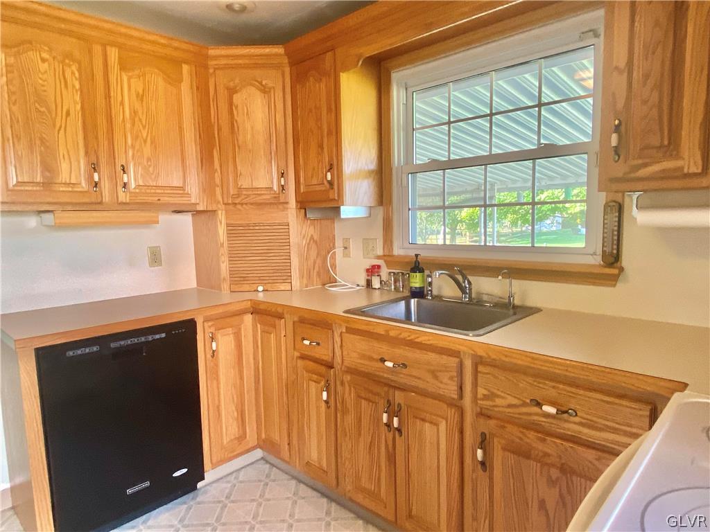 2615 Woodside Road Bethlehem, PA 18017 - Photo 8 of 27 Gallery Image 8