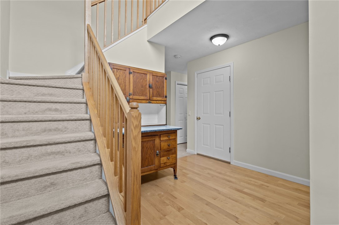 30 Alpine Way North Smithfield, RI 02876 - Photo 4 of 41