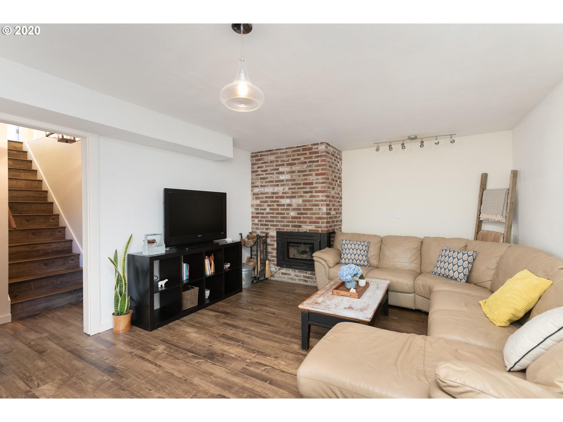 3319 Southwest Primrose Street Portland, OR 97219 - Photo 18 of 27 Gallery Image 18