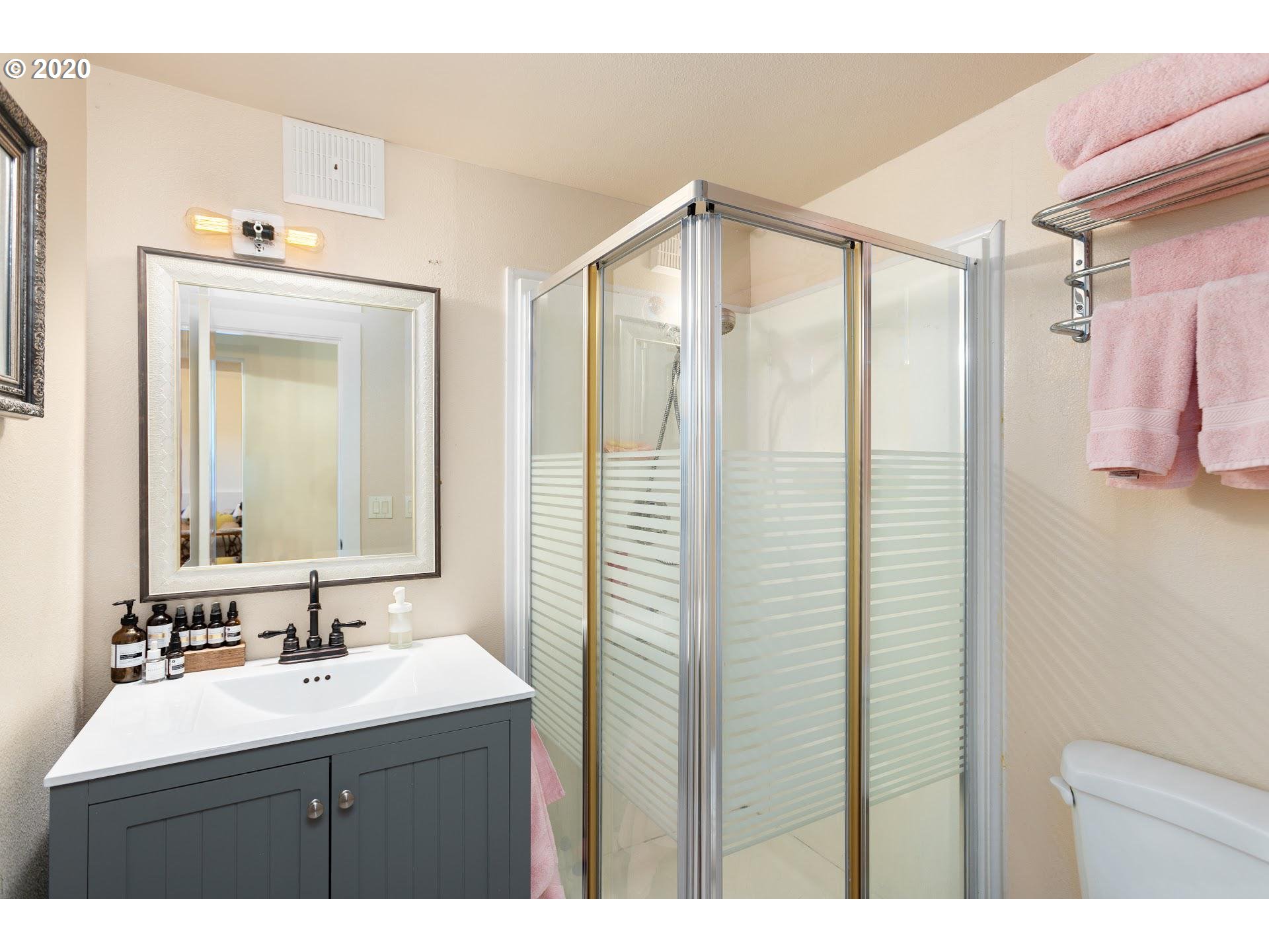 3319 Southwest Primrose Street Portland, OR 97219 - Photo 20 of 27 Gallery Image 20