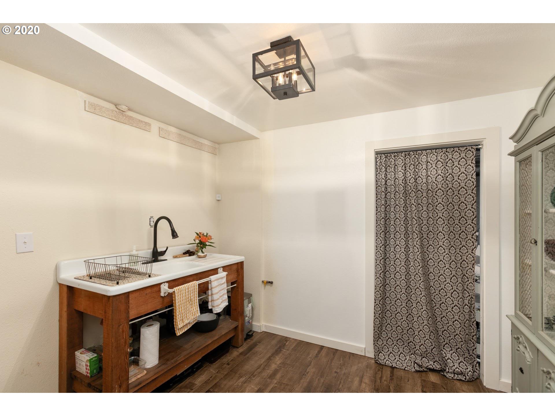 3319 Southwest Primrose Street Portland, OR 97219 - Photo 21 of 27 Gallery Image 21