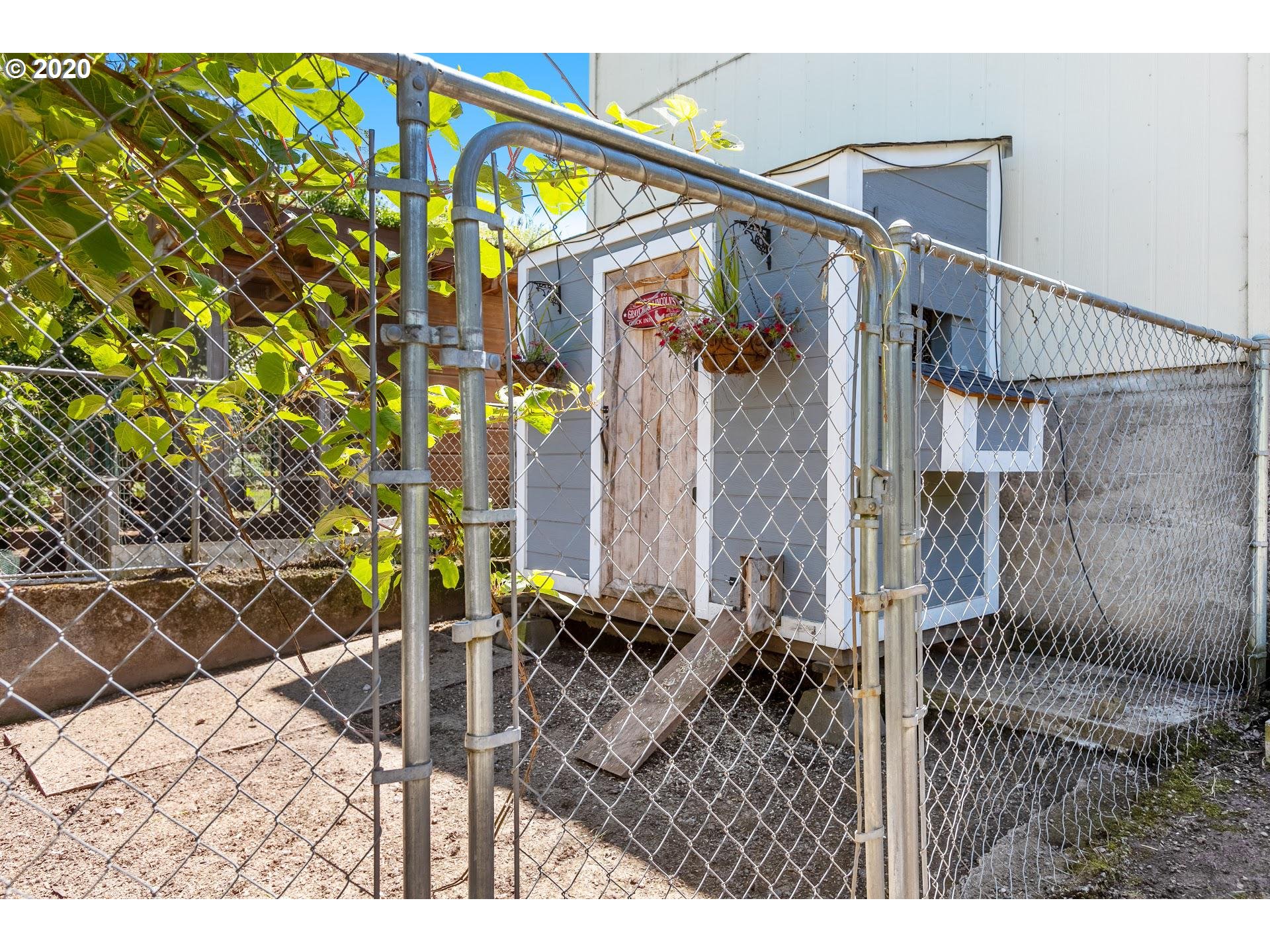3319 Southwest Primrose Street Portland, OR 97219 - Photo 26 of 27 Gallery Image 26