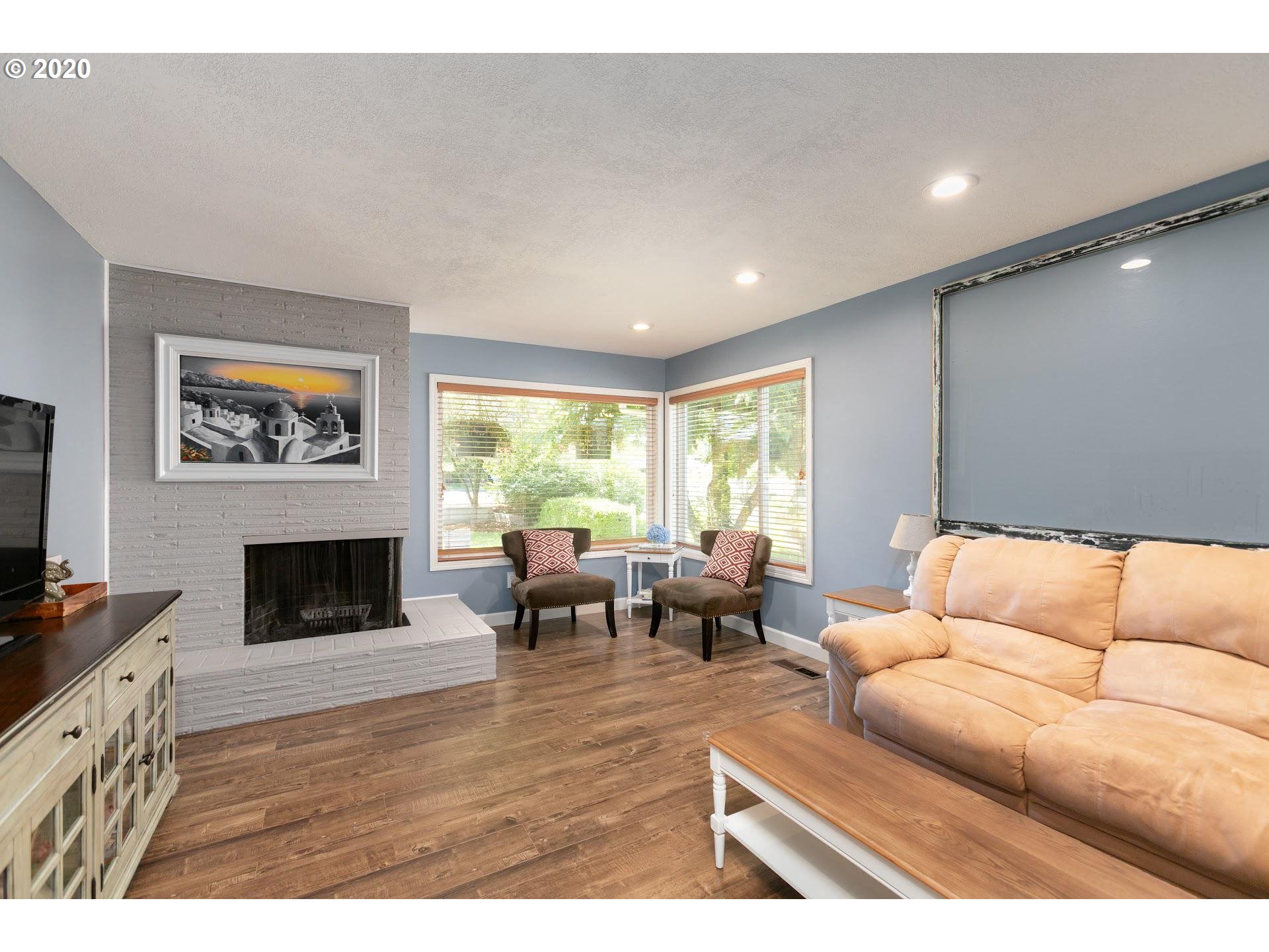 3319 Southwest Primrose Street Portland, OR 97219 - Photo 3 of 27 Gallery Image 3