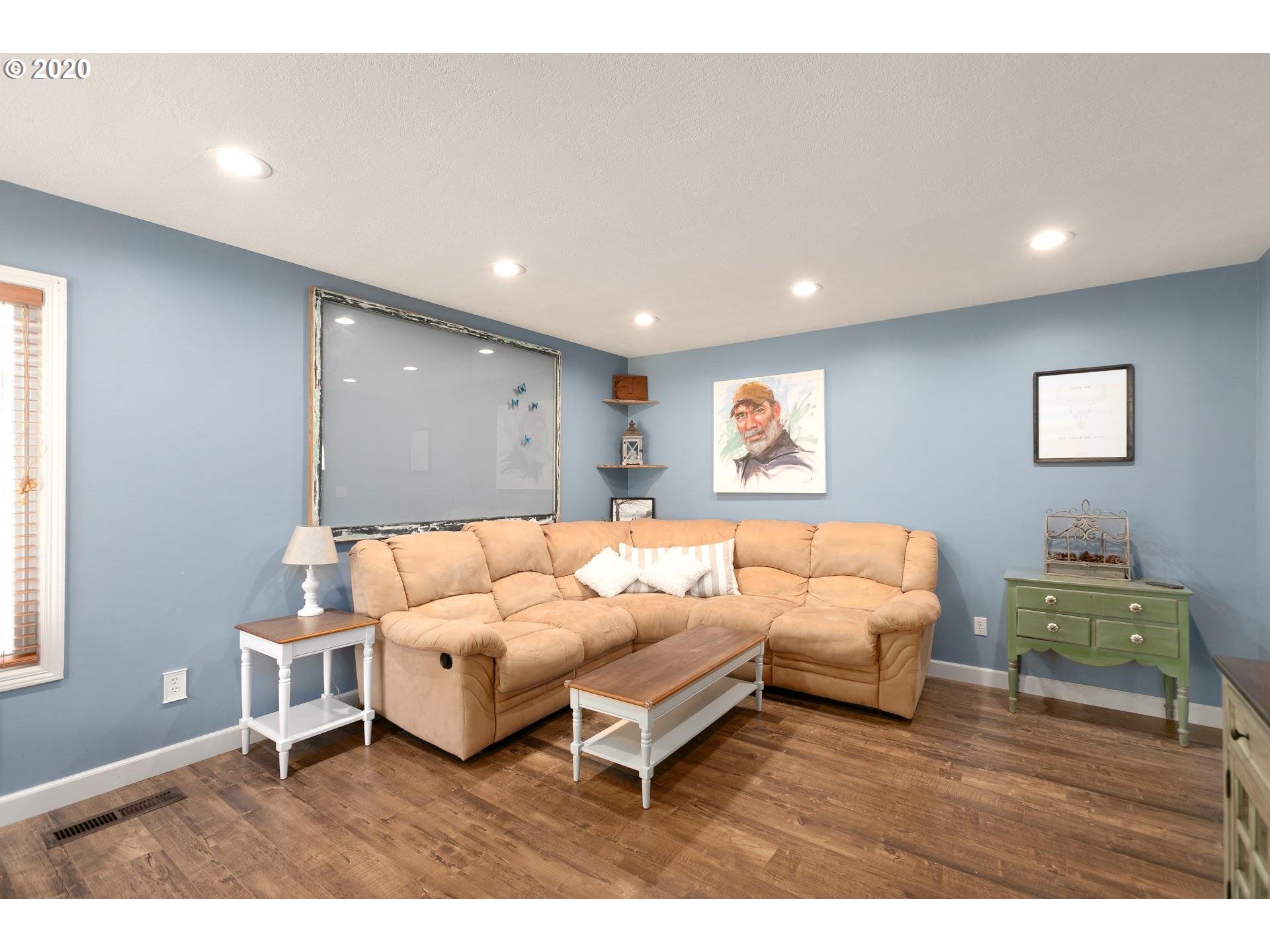 3319 Southwest Primrose Street Portland, OR 97219 - Photo 4 of 27 Gallery Image 4