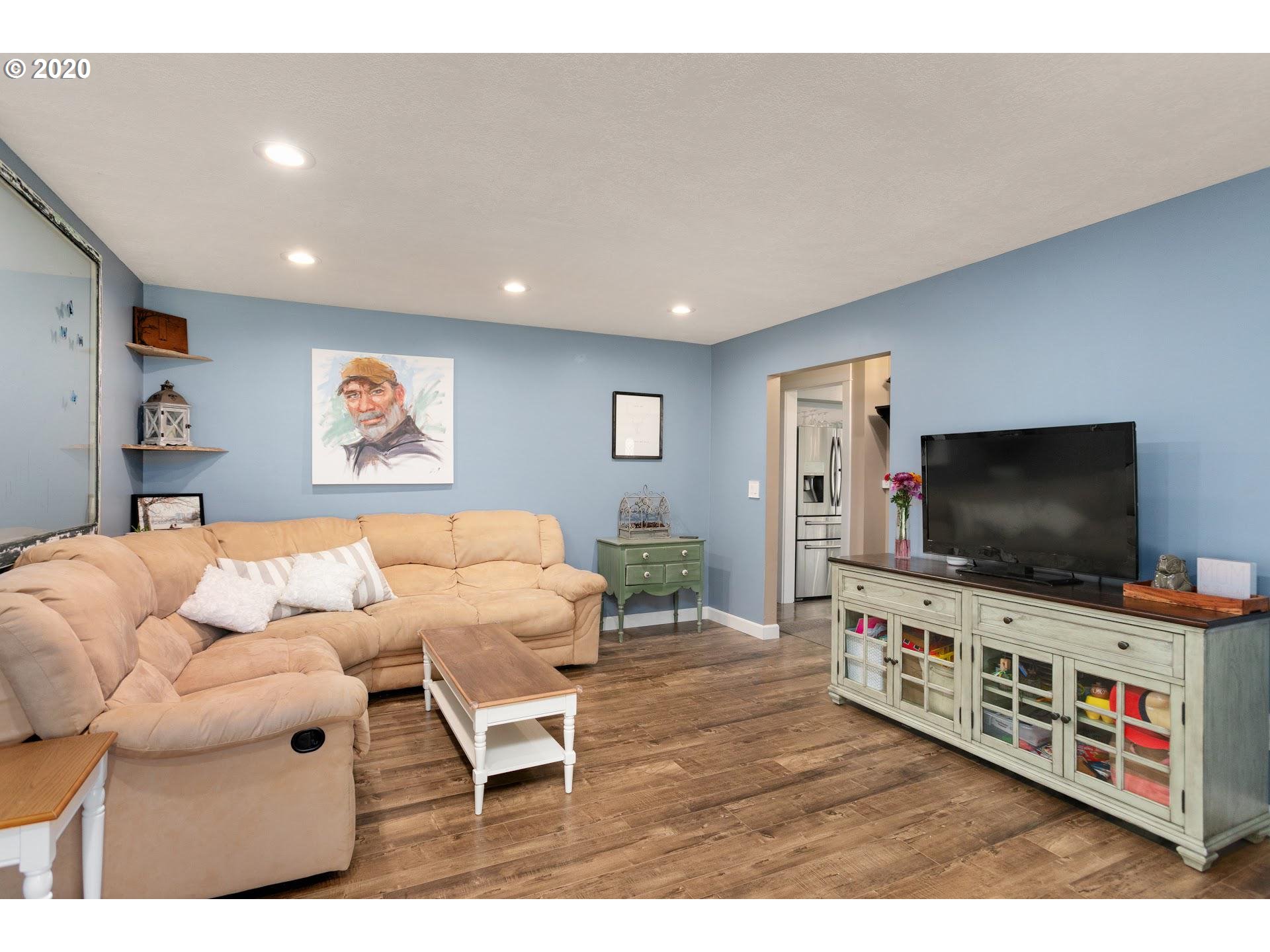 3319 Southwest Primrose Street Portland, OR 97219 - Photo 5 of 27 Gallery Image 5