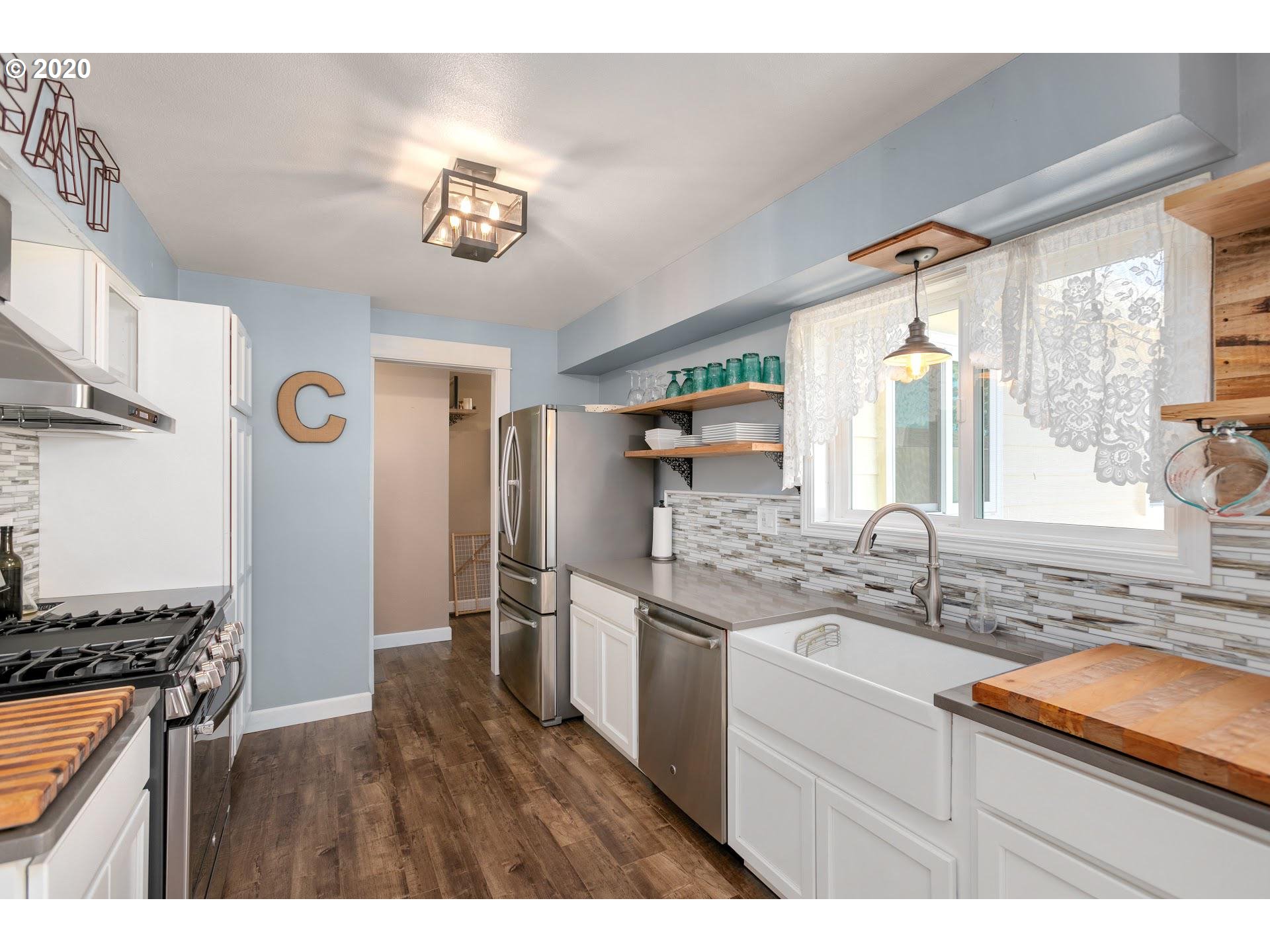 3319 Southwest Primrose Street Portland, OR 97219 - Photo 6 of 27 Gallery Image 6