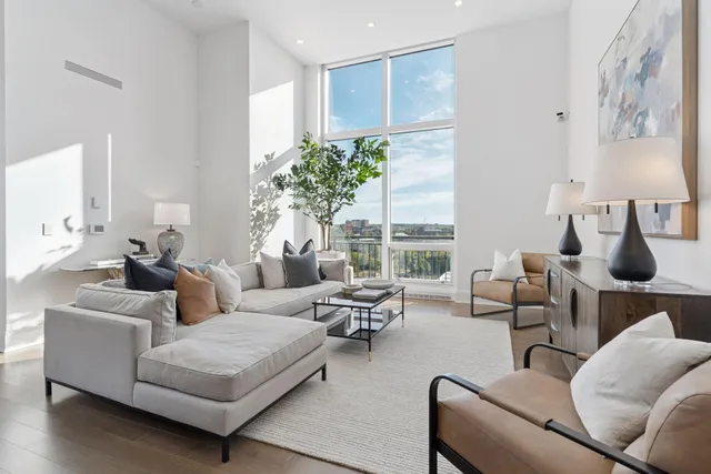 $1,895,000 | 1111 West River Parkway, Unit 8D, Minneapolis, MN 55415