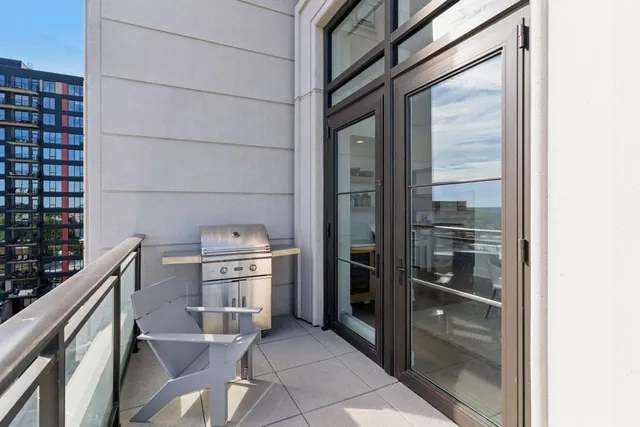 $1,895,000 | 1111 West River Parkway, Unit 8D, Minneapolis, MN 55415