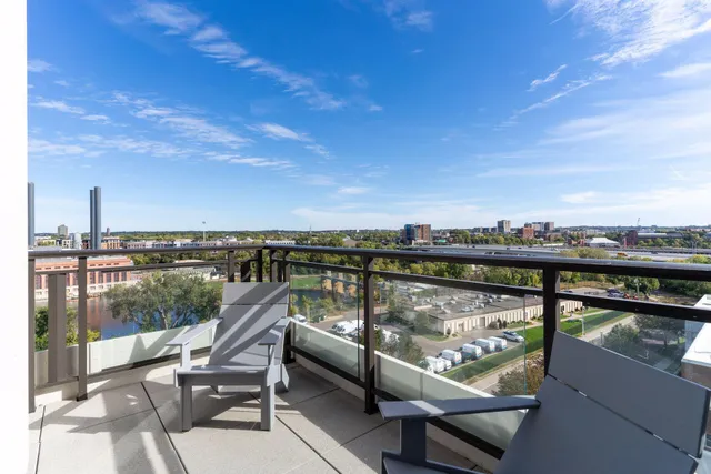 $1,895,000 | 1111 West River Parkway, Unit 8D, Minneapolis, MN 55415