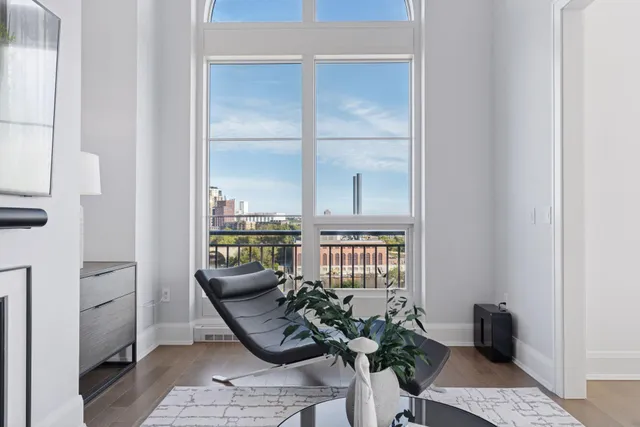 $1,895,000 | 1111 West River Parkway, Unit 8D, Minneapolis, MN 55415