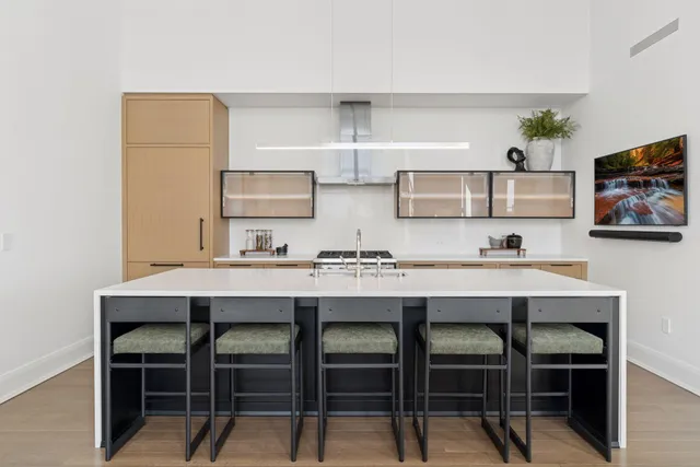 $1,895,000 | 1111 West River Parkway, Unit 8D, Minneapolis, MN 55415