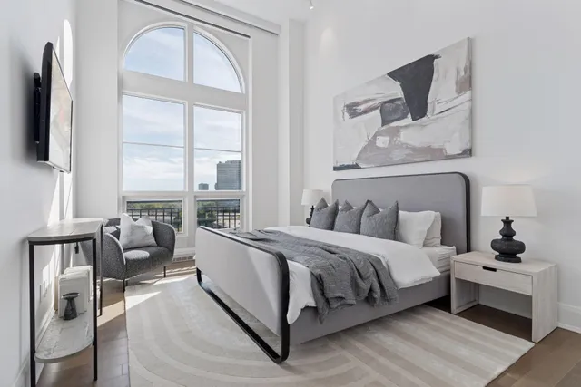 $1,895,000 | 1111 West River Parkway, Unit 8D, Minneapolis, MN 55415