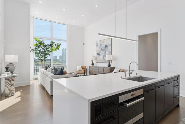 $1,895,000 | 1111 West River Parkway, Unit 8D, Minneapolis, MN 55415