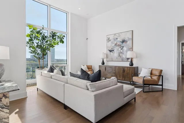 $1,895,000 | 1111 West River Parkway, Unit 8D, Minneapolis, MN 55415