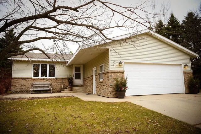 $394,900 | 222 Lakeview Drive, Spicer, MN 56288