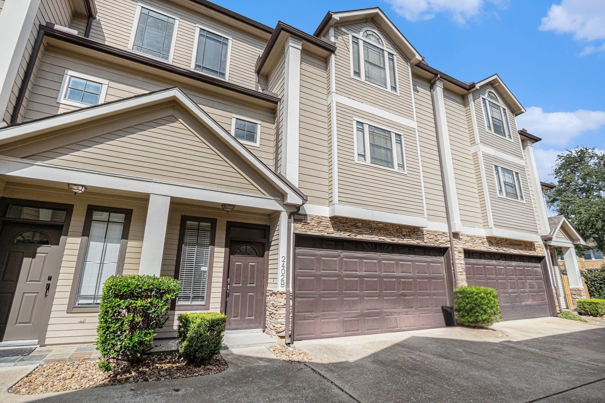 Welcome home to 2402 Calumet St. B! Conveniently located in the heart of Houston, TX near shopping, medical, dining, and entertainment and updated features throughout. View all photos for more details!
