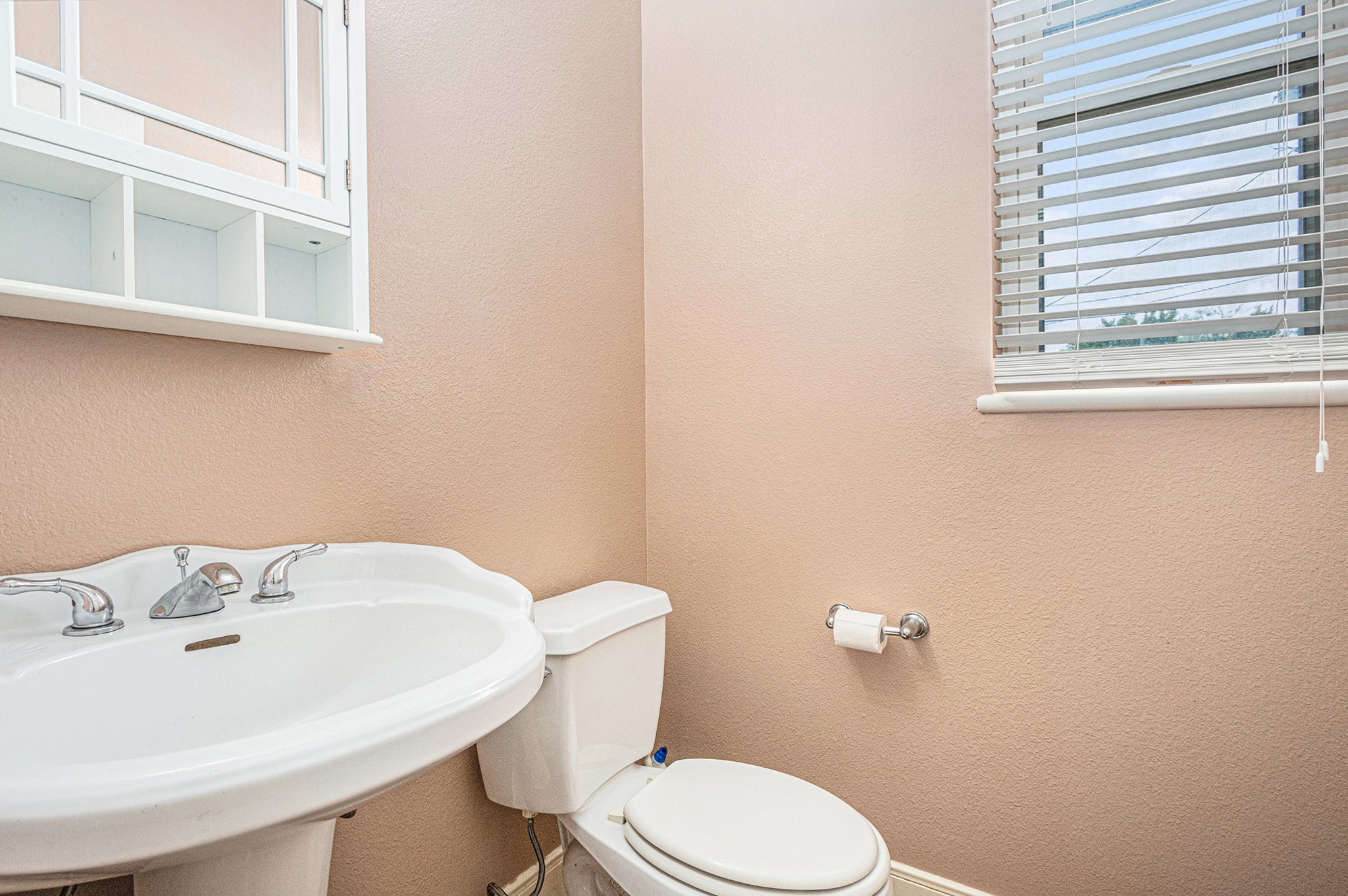 2402 Calumet Street, Unit B Houston, TX 77004 - Photo 18 of 44 a bathroom with a sink a toilet and a window