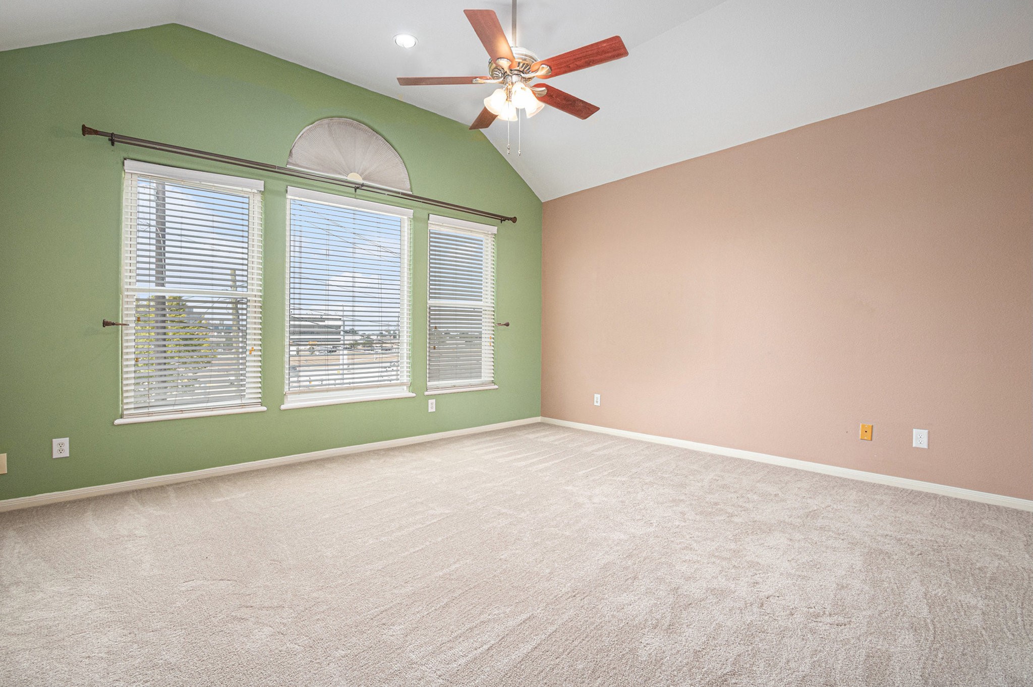 2402 Calumet Street, Unit B Houston, TX 77004 - Photo 21 of 44 an empty room with ceiling fan and window