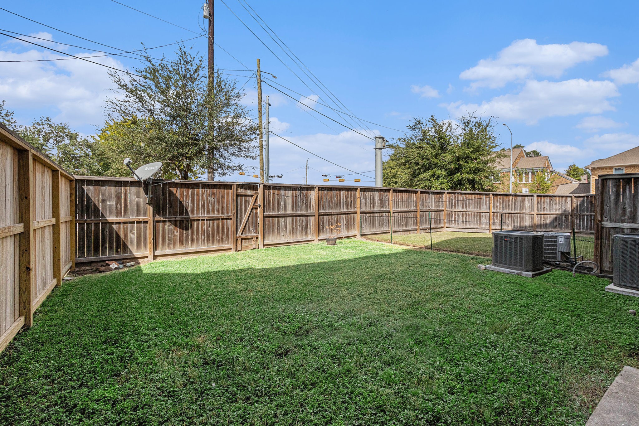 2402 Calumet Street, Unit B Houston, TX 77004 - Photo 36 of 44 a view of a garden