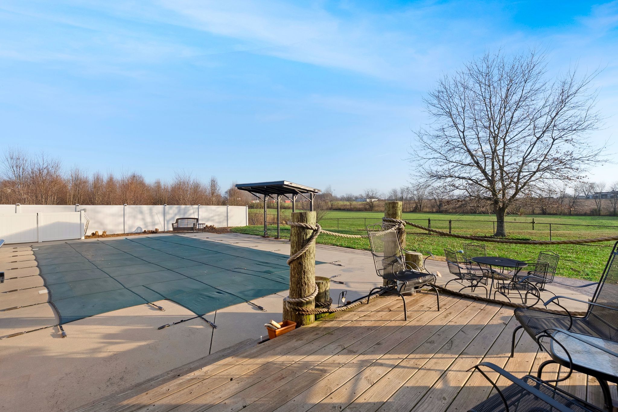 485 Rigney Road Manchester, TN 37355 - Photo 26 of 61 a view of a patio with table and chairs with wooden floor and fence