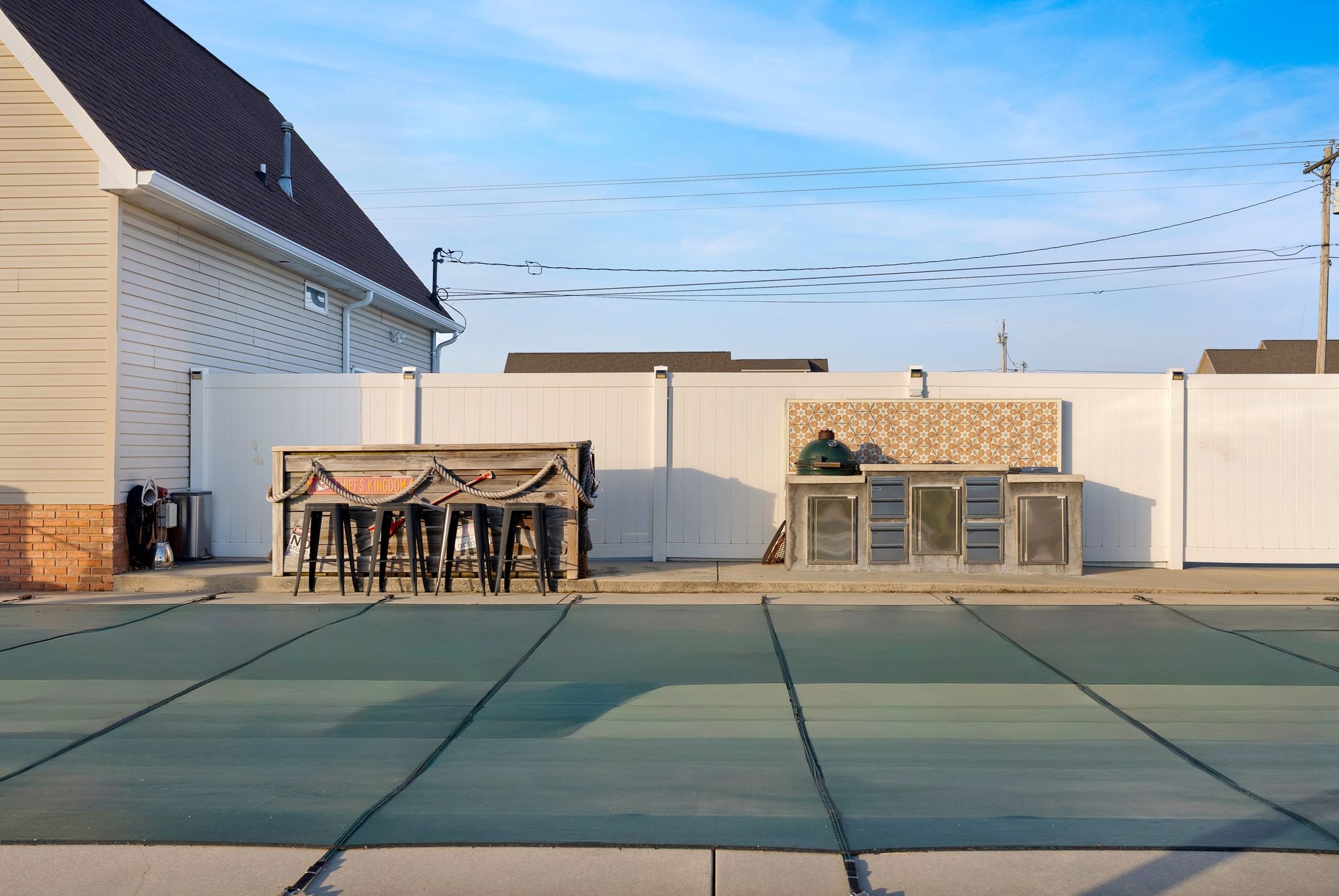 485 Rigney Road Manchester, TN 37355 - Photo 30 of 61 a view of a patio with a table and chairs and a barbeque