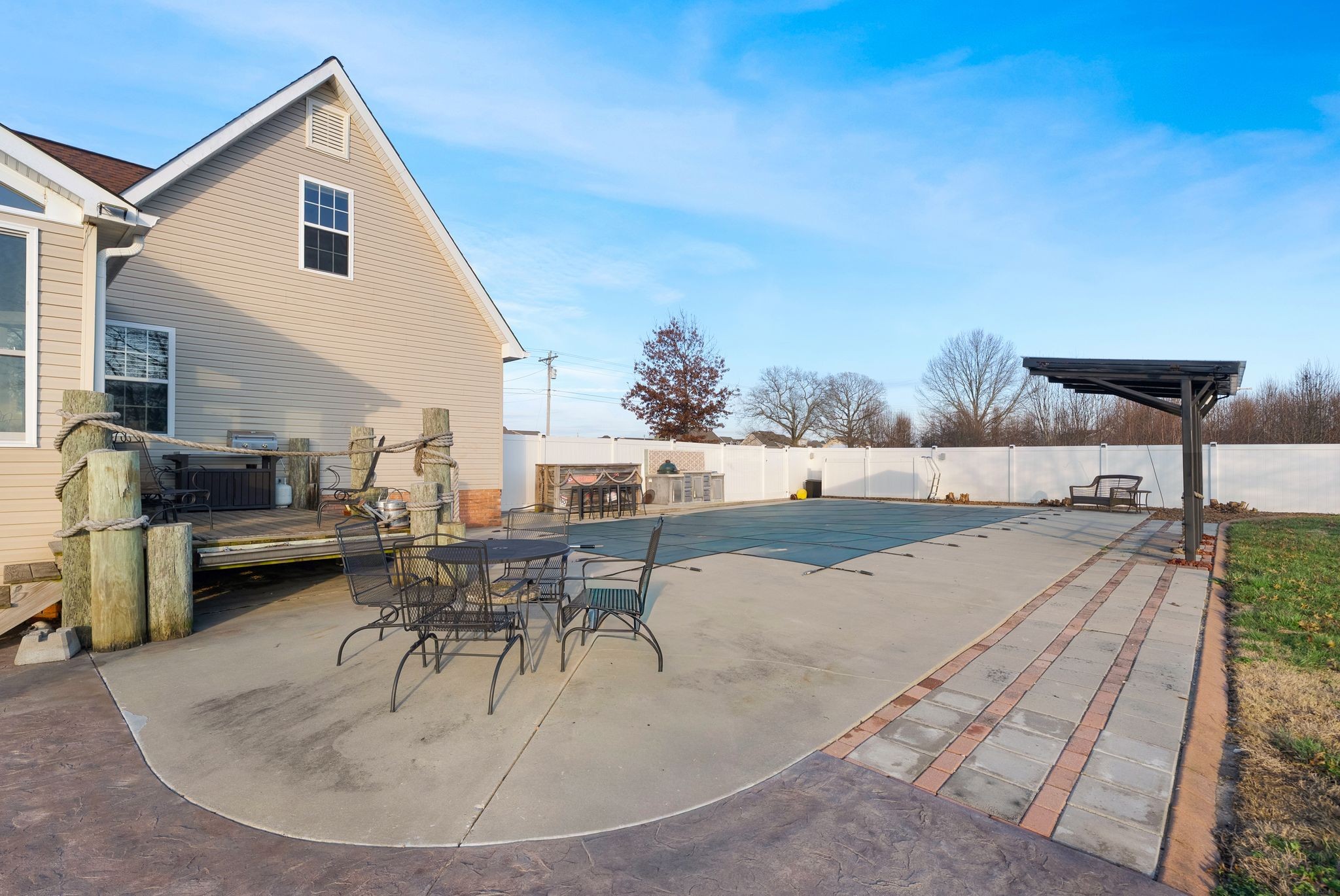 485 Rigney Road Manchester, TN 37355 - Photo 32 of 61 a view of a patio with a table and chairs