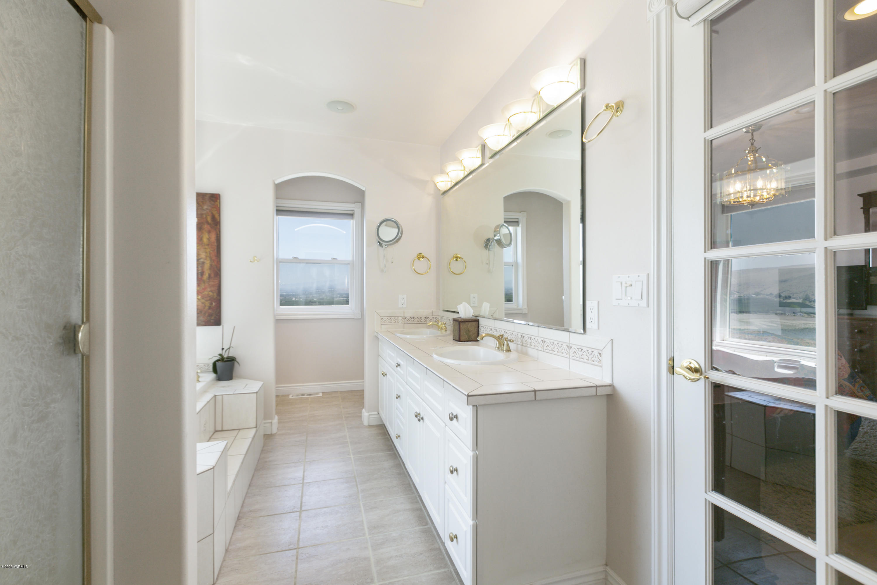 229 Konnowac Pass Road Moxee, WA 98936 - Photo 15 of 25 a spacious bathroom with a double vanity sink and a mirror