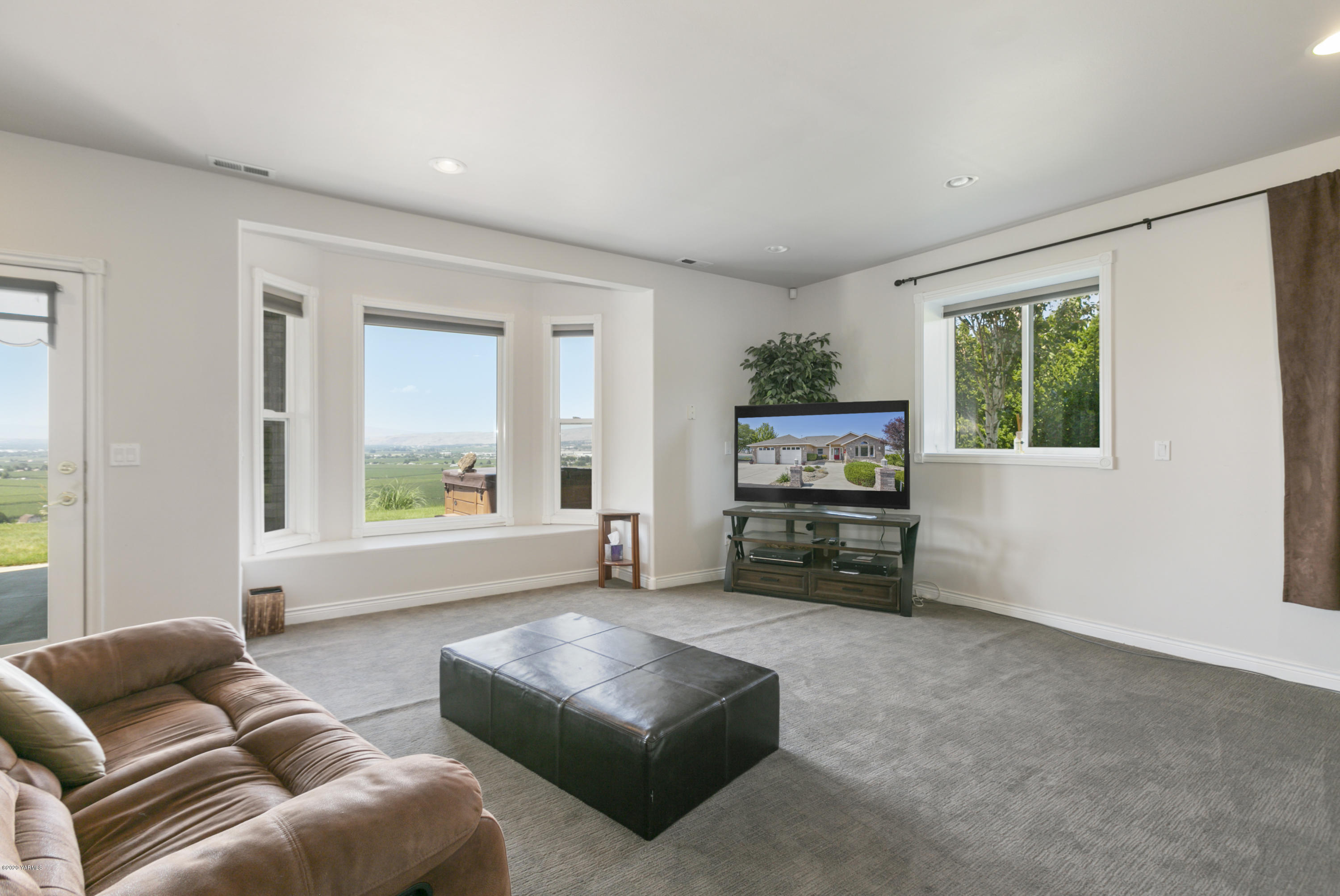 229 Konnowac Pass Road Moxee, WA 98936 - Photo 17 of 25 a living room with furniture and a flat screen tv