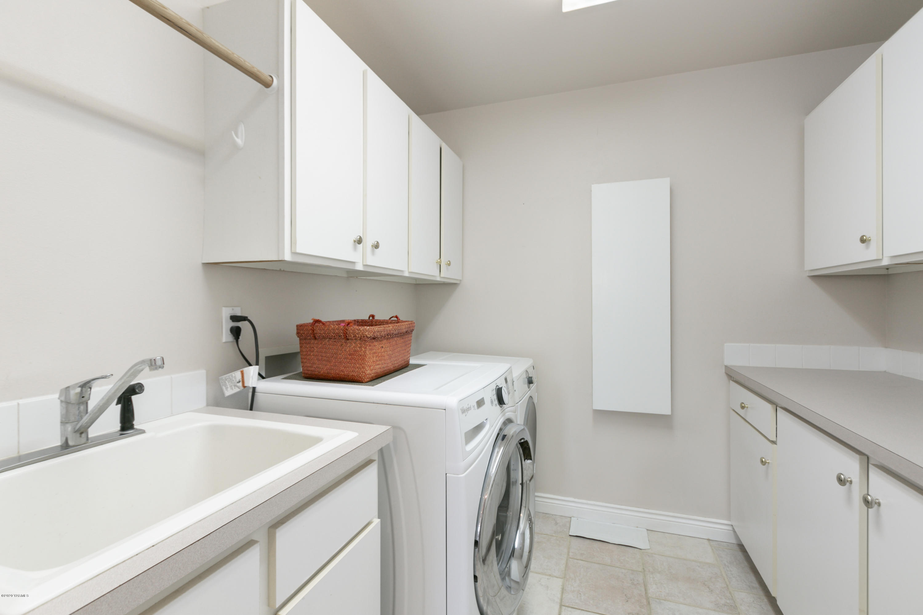 229 Konnowac Pass Road Moxee, WA 98936 - Photo 23 of 25 a utility room with sink dryer and washer