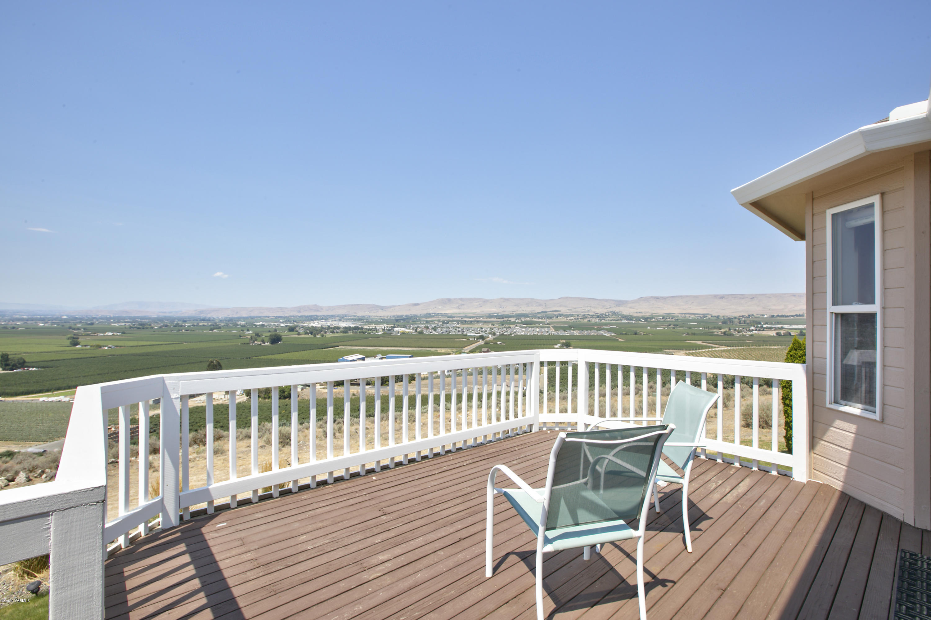 229 Konnowac Pass Road Moxee, WA 98936 - Photo 24 of 25 a view of a balcony with wooden floor