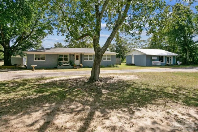 a view of a house with a yard